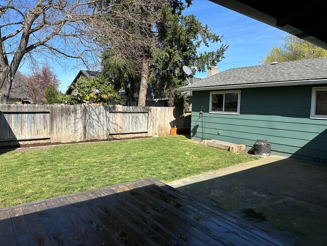 Building Photo - 720 Freeman Rd