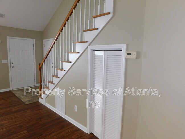 Building Photo - 202 Woodland Way