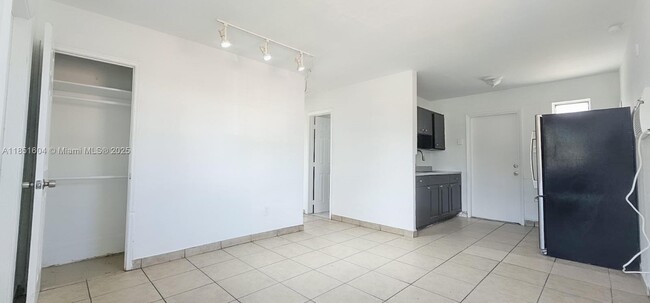 Primary Photo - 2332 NW 14th Ct