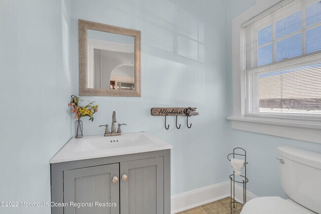 Building Photo - 102 Dixon Ave