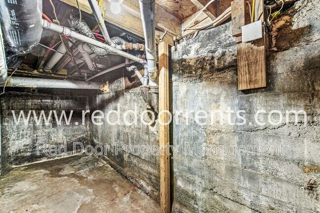 Building Photo - 2028 Hoyt Ave