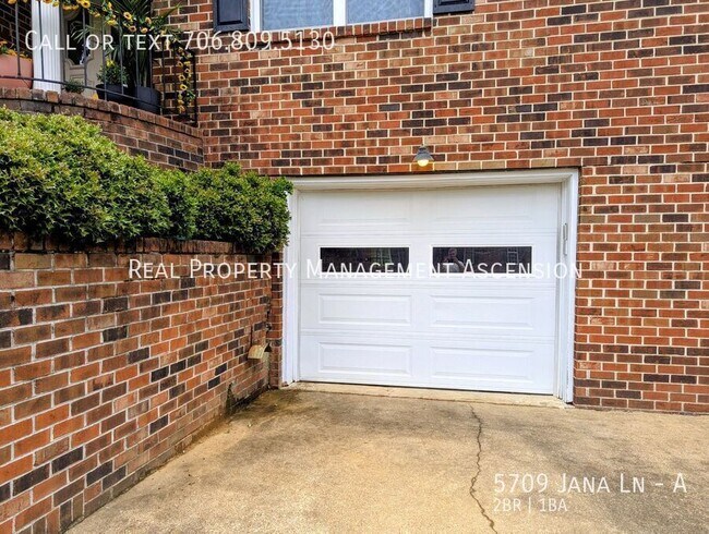 Building Photo - 5709 Jana Ln