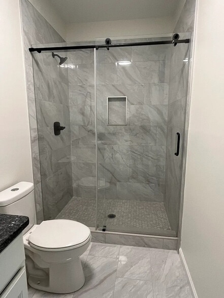 Building Photo - Room in Apartment on Little Mill Rd