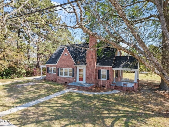 Building Photo - 302 W Main St