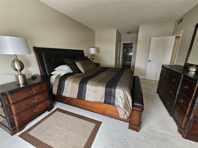 Building Photo - 1980 S Ocean Dr