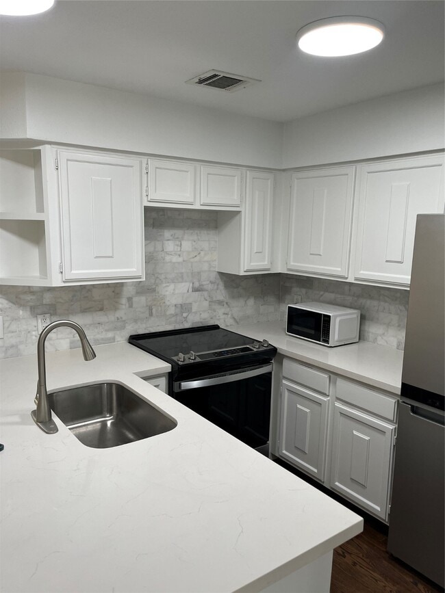 Building Photo - 2517 Bering Dr