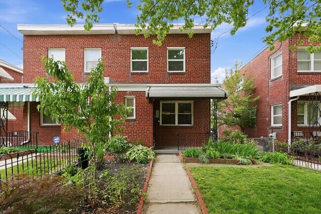 Building Photo - Michigan Park Townhome | 4 Bed | 2.5 Bath | 1,700 Sf | Fenced-in Front & Backyard w/ Deck