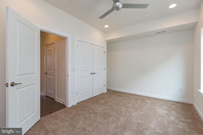 Building Photo - 1641 N Randolph St