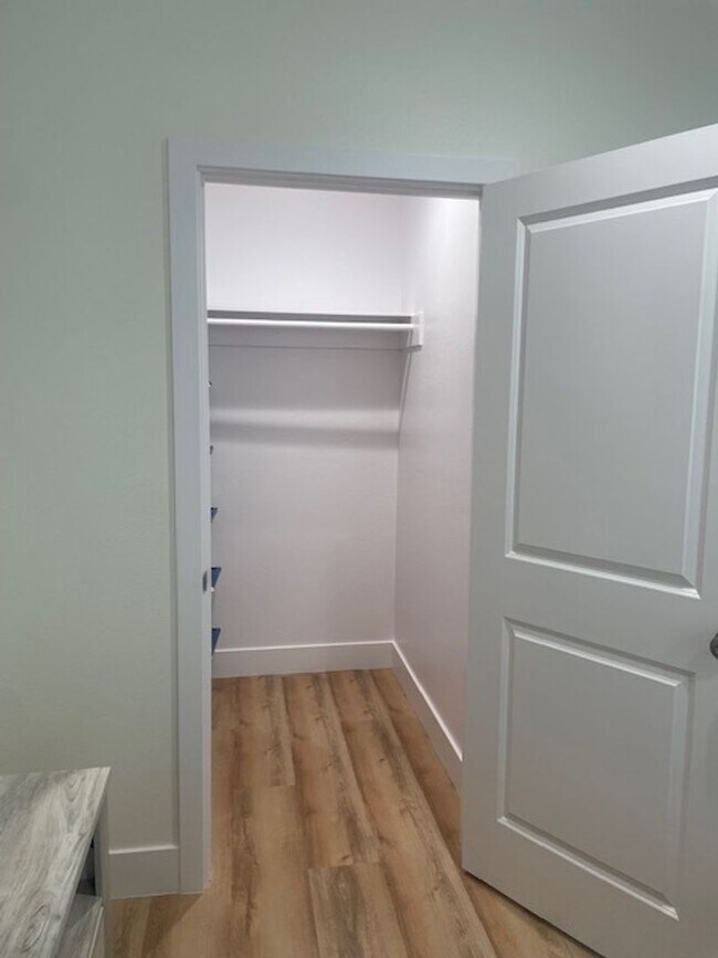 Building Photo - Beautifully Furnished 1 Bdrm 1 Bath House ...