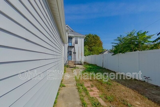 Building Photo - 1473 Thomas Ave