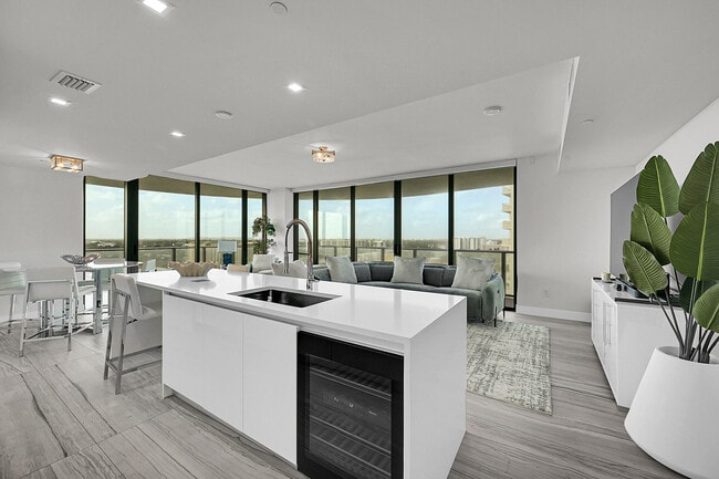 Building Photo - 730 N Ocean Blvd