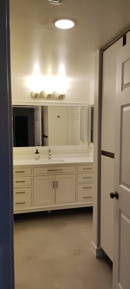 Bathroom vanity - 4430 Noble Ave