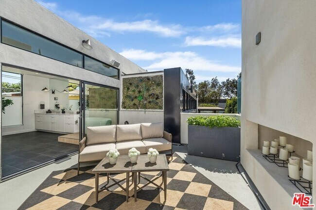 Building Photo - 8617 Higuera St