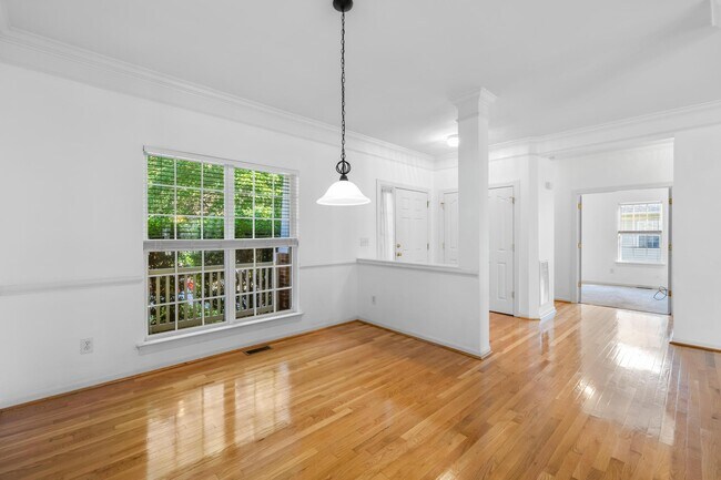 Building Photo - 8422 Bampton Dr