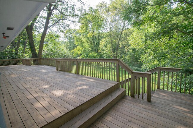 Building Photo - 715 Bluffdale Dr