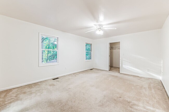 Building Photo - Country Charmer 3Bd/2.5Bth colonial home w/ 2 car garage on 1 acre! $1000 first month credit!