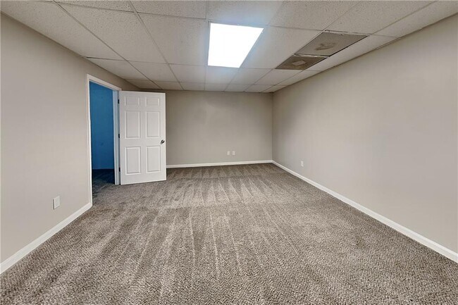 Building Photo - 58 Greenway Dr