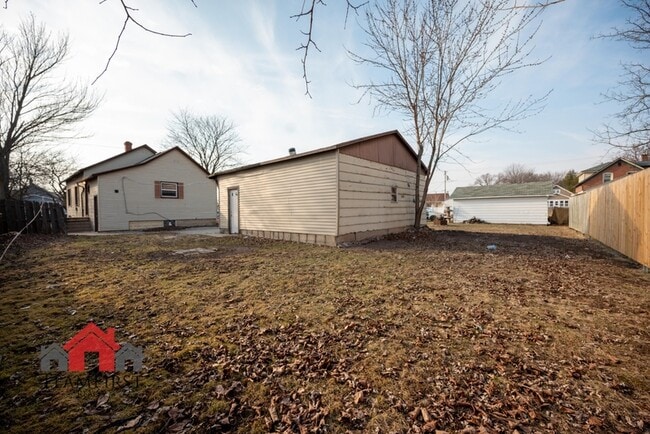 Building Photo - 505 Racine St