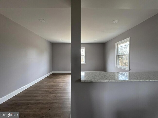 Building Photo - 53 N Post Rd