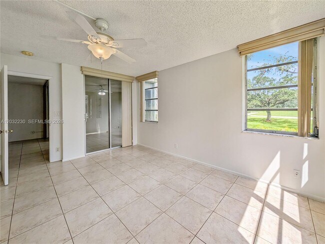 Building Photo - 9531 Seagrape Dr