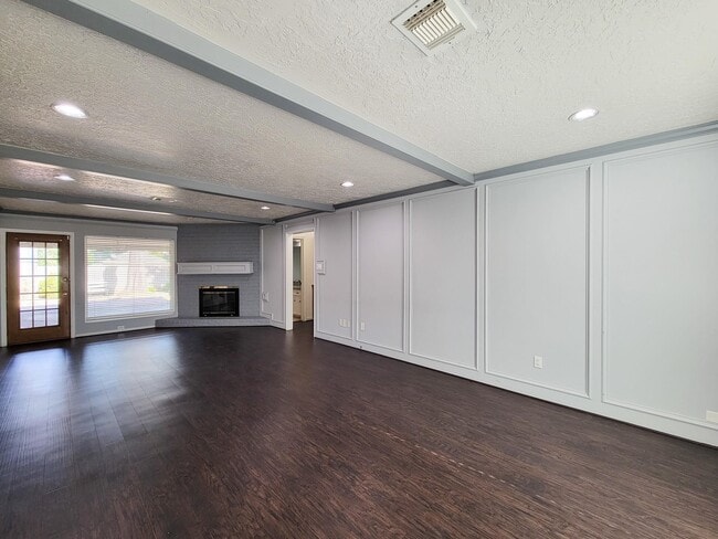 Building Photo - 17326 Ponderosa Pines Dr