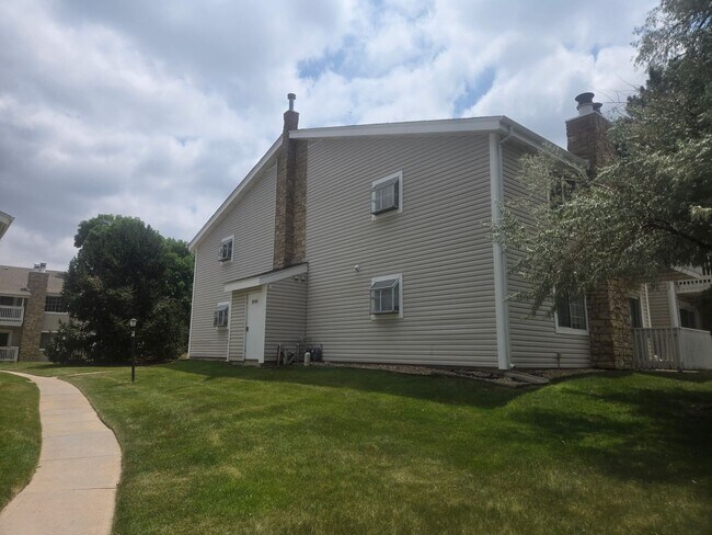 Building Photo - 14191 E Jewell Ave
