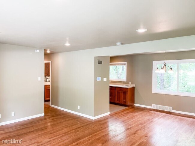 Building Photo - 3 br, 1 bath House - 139 Embassy Ln.