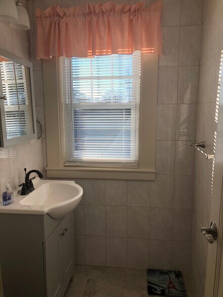 Building Photo - 61 Hadwen Rd