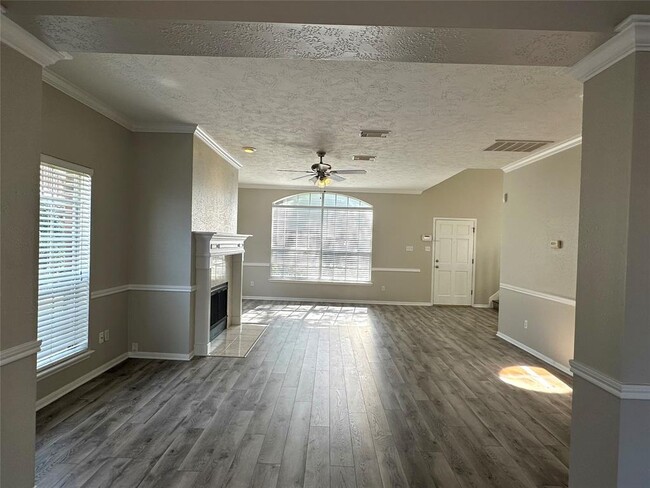 Building Photo - 1281 El Camino Village Dr