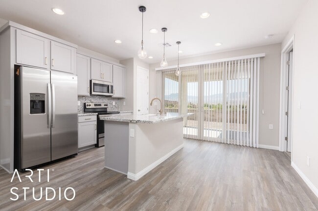 Building Photo - Beautiful Home on Parliament Pt With Spect...