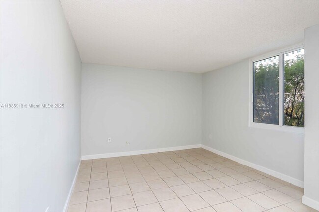 Building Photo - 850 N Miami Ave