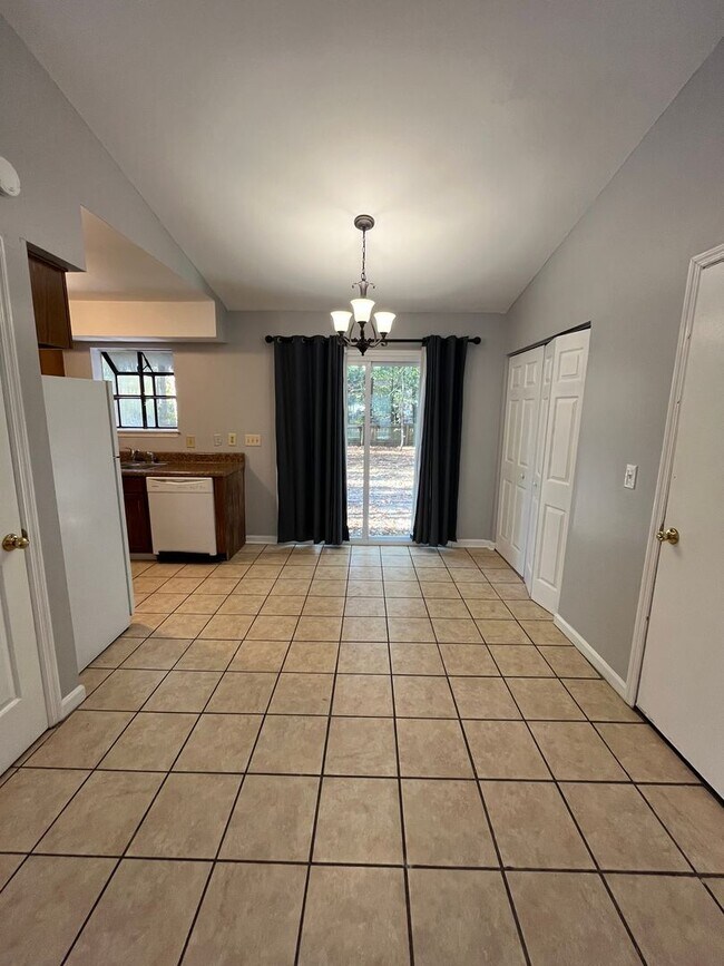 Building Photo - Charming 3 BR/2 BA Home in Crowfield Plantation