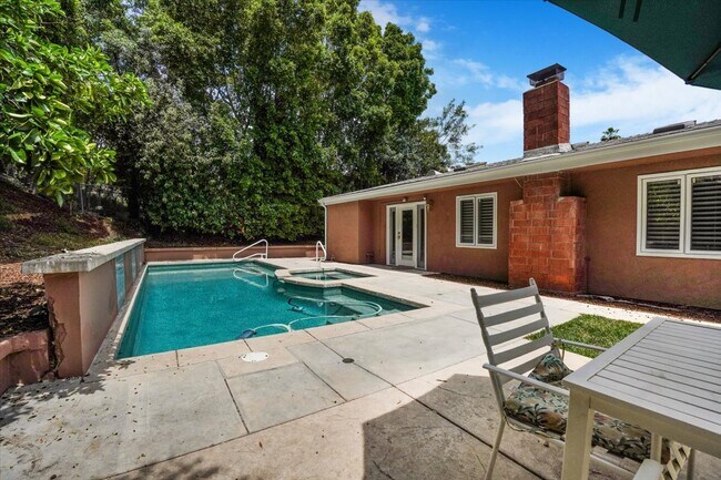 Building Photo - 7365 Pomelo Dr