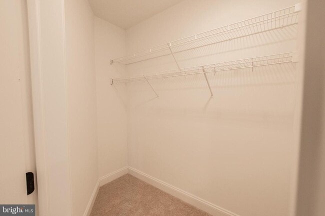 Building Photo - 5 Park Ln