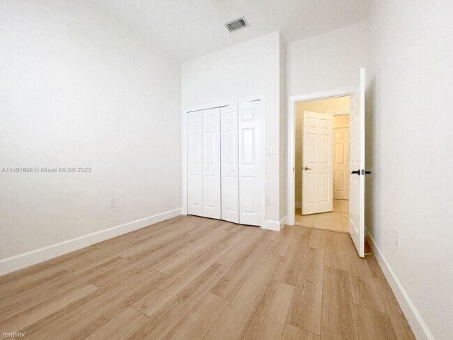 Building Photo - 4 br, 2 bath House - Vizcaya
