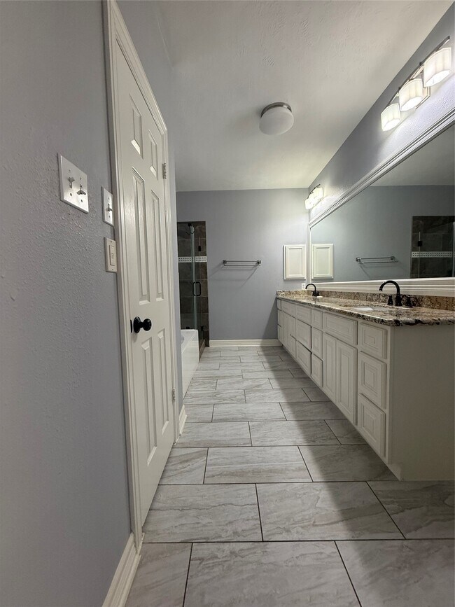 Building Photo - 13719 Ortega Ln