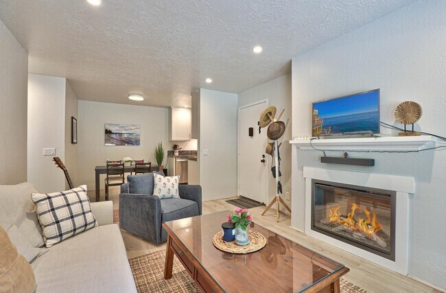 Building Photo - 3107 Golden Oaks Ln