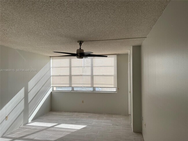 Building Photo - 1100 St Charles Pl