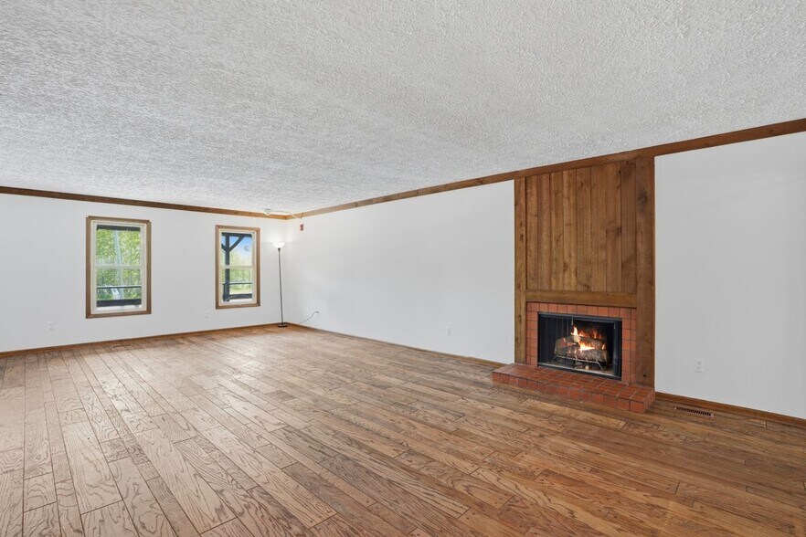 Building Photo - 780 N Van Dyke Rd