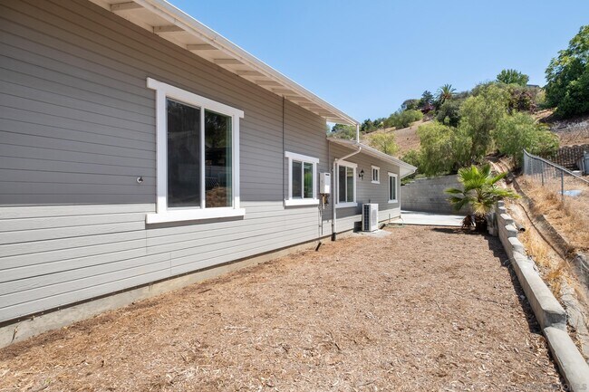 Building Photo - 9427 Vista Dr