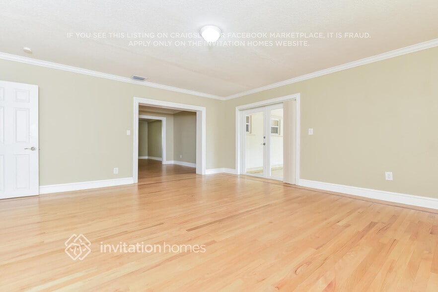 Building Photo - 3220 SW 118th Ct