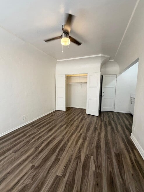 Building Photo - 111 S Manhattan Pl