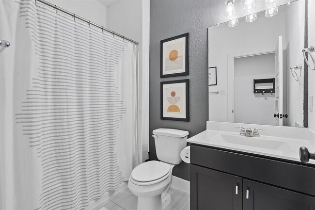 Building Photo - 905 Gray Fox Lp