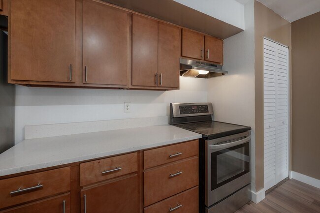 Building Photo - 13608 S Village #6204
