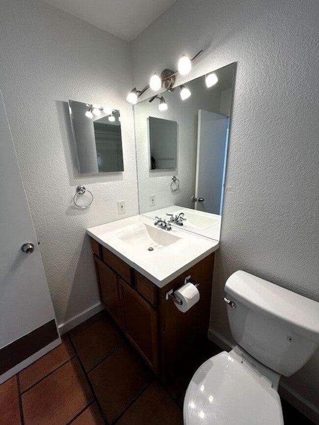 Building Photo - Long Term Rental- 791C Riverbend Condos- P...