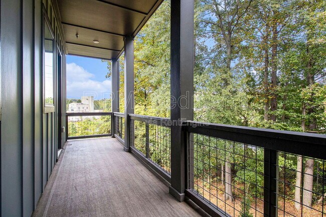 Building Photo - 205 Firefly Cir