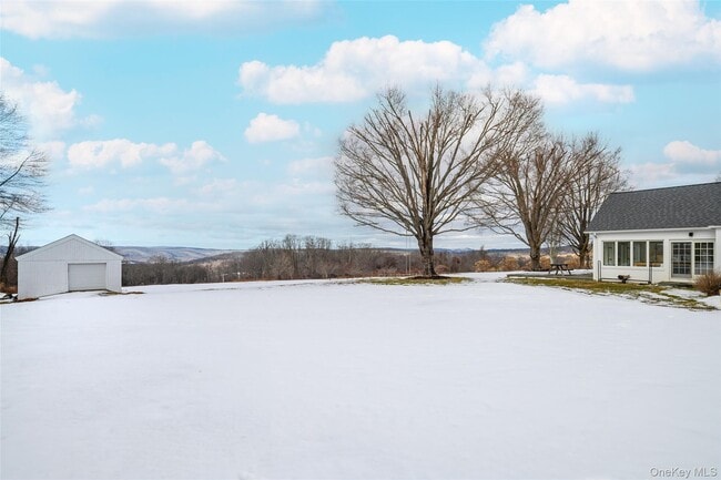 Building Photo - 159 Old Quaker Hill Rd
