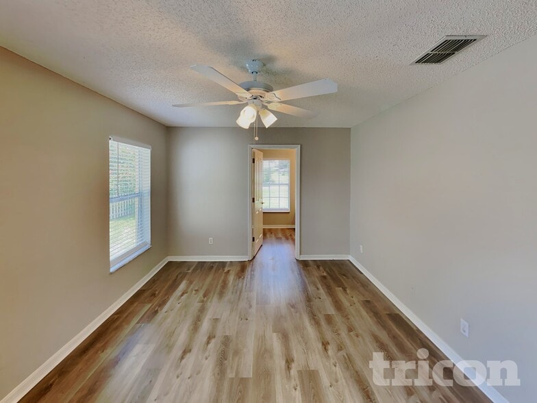 Building Photo - 2425 Bishop Rd