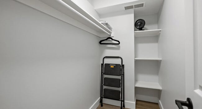 Building Photo - 3590 Water St NW