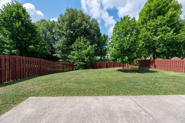 Building Photo - **BE THE LUCKY ONE TO LIVE IN THIS UPDATED NASHVILLE/ BELLEVUE HOME**